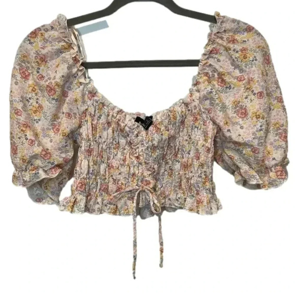 Forever 21 Tops - Floral crop top